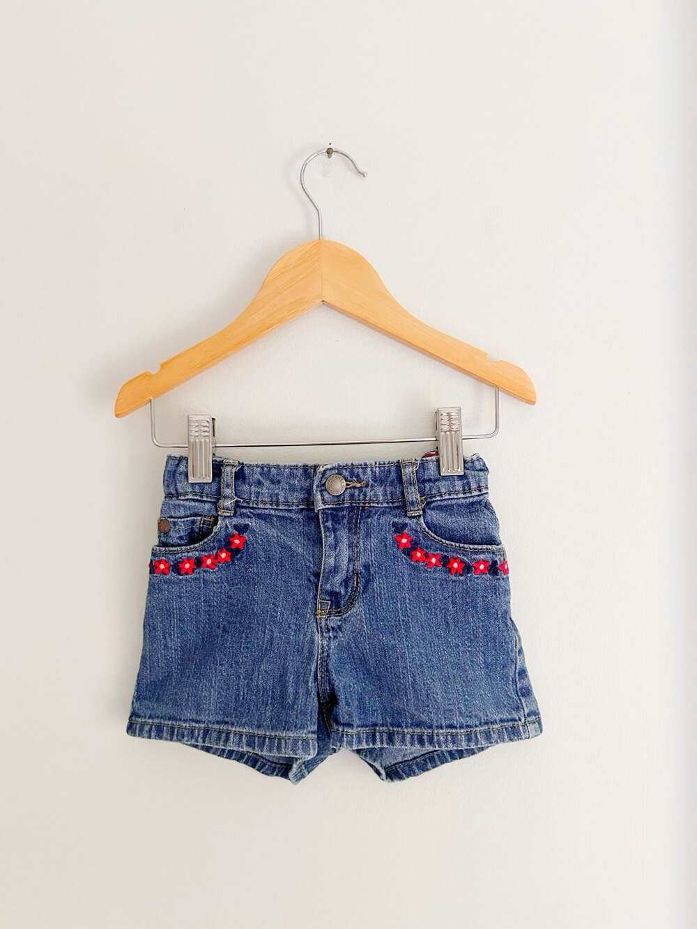 Y2K OshKosh B'gosh Girls Denim Shorts with Floral Embroidery Size 4